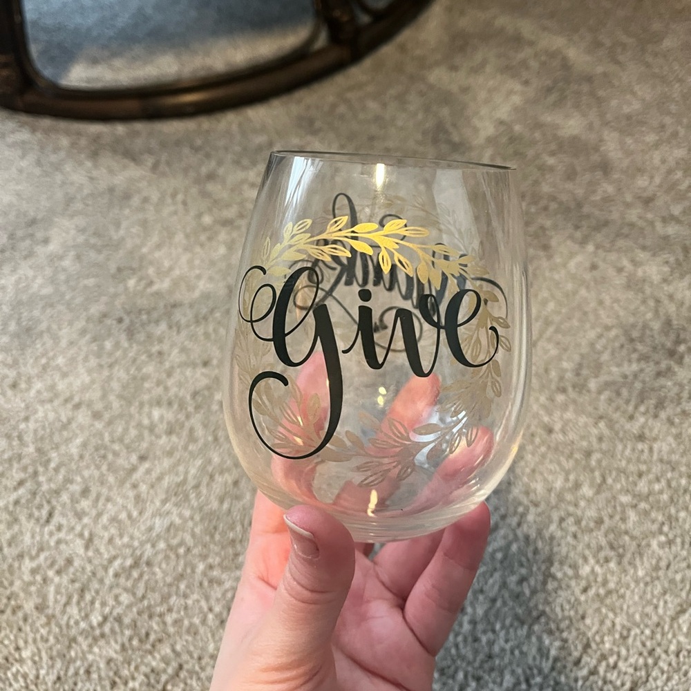 ‘give thanks’ wine glass